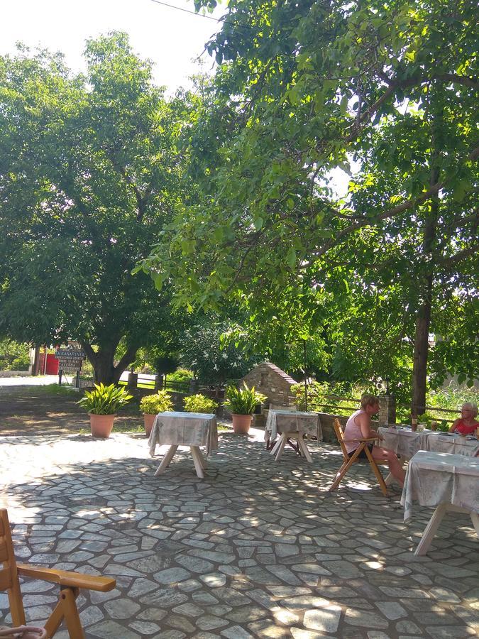 Kanarinia Inn