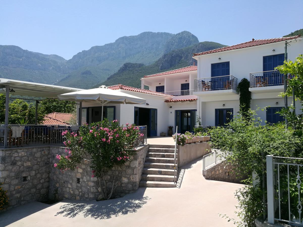 Hotel Avra 3*