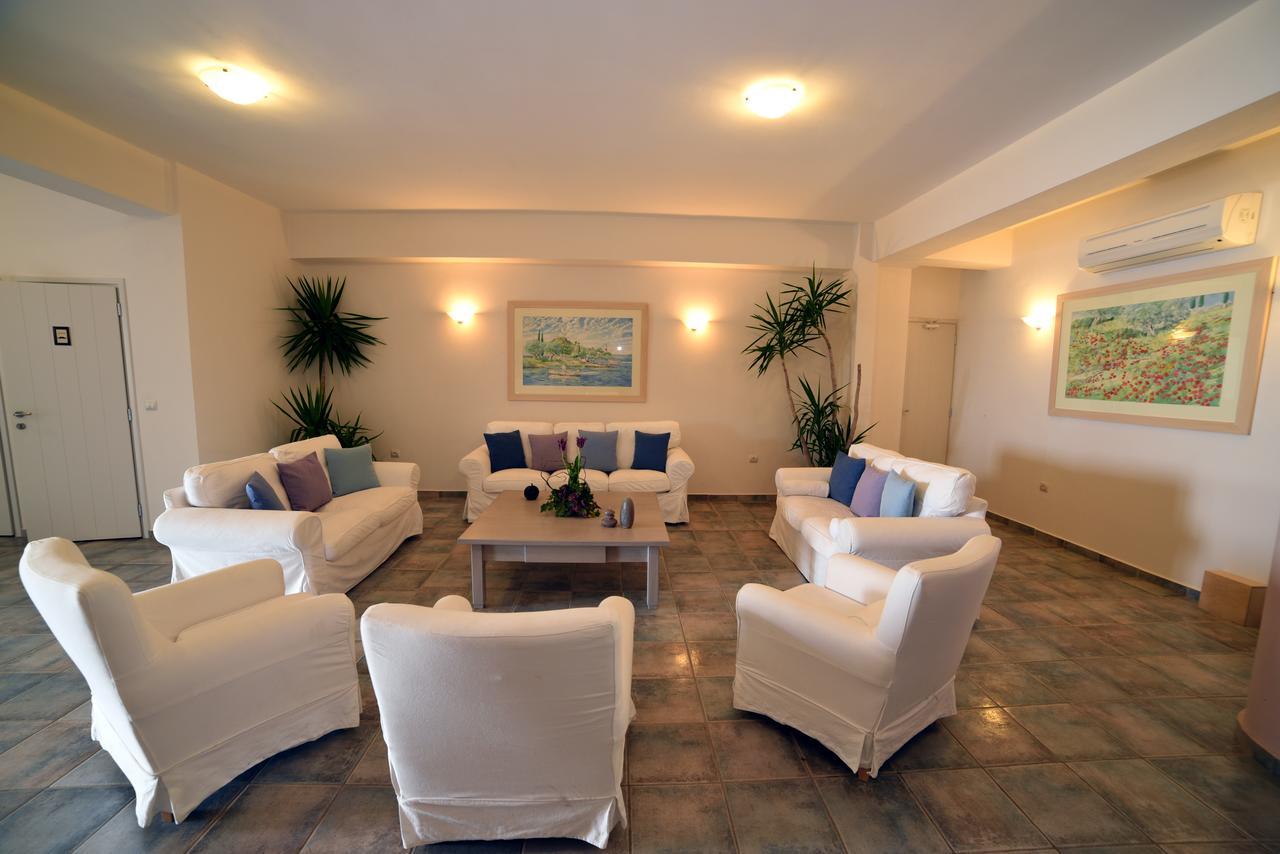 Hotel Avra