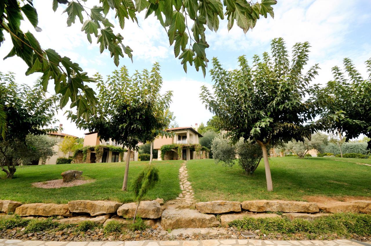 Sani Polyastron & Hotel