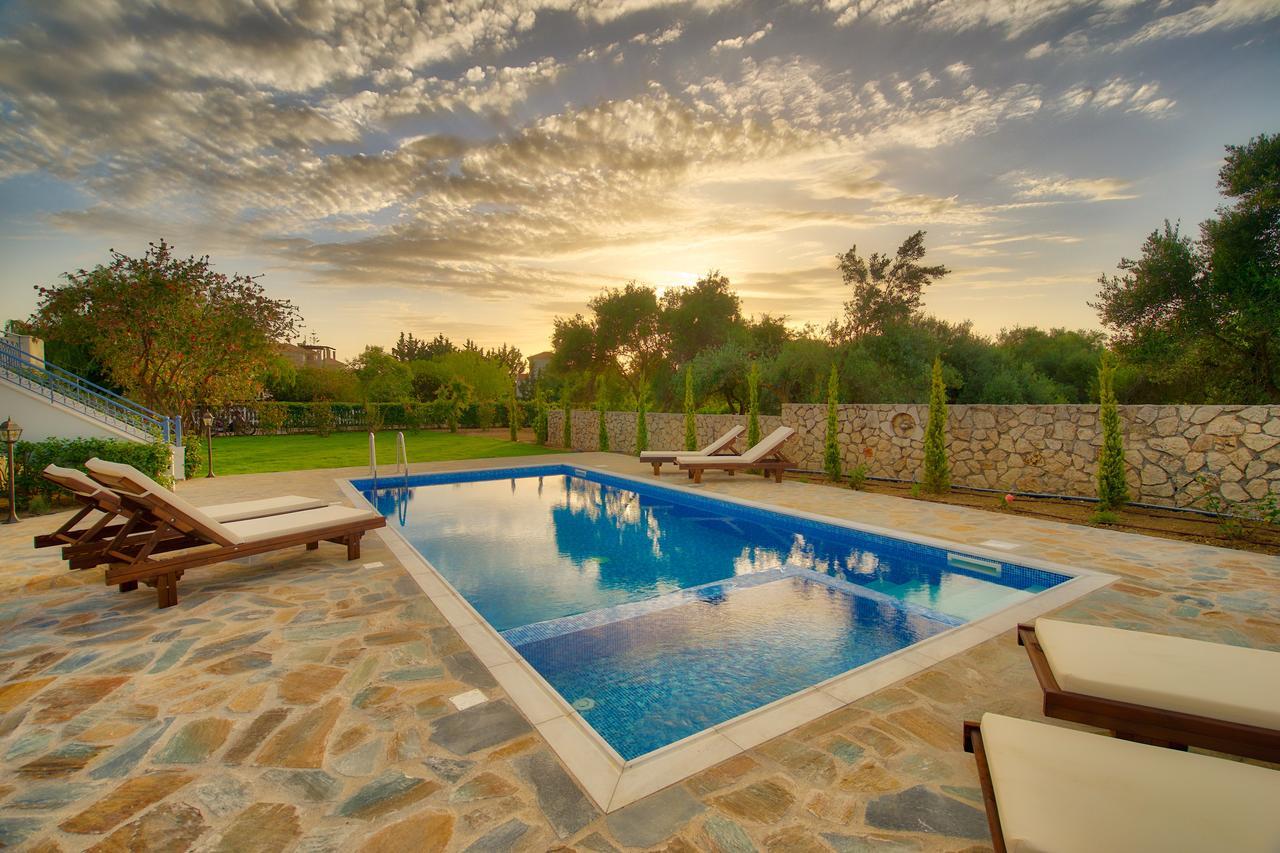 Villa Eglina Villa's