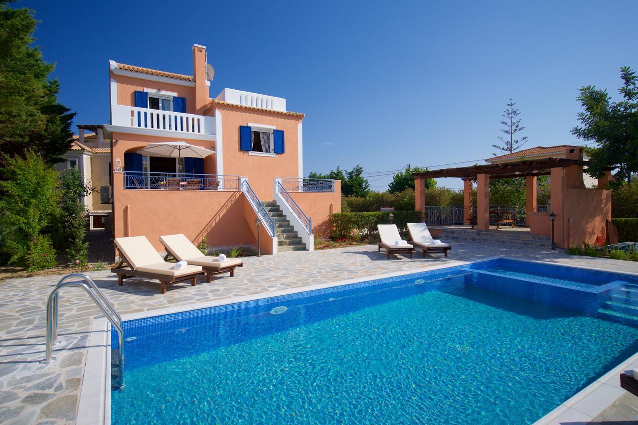Villa Eglina Villa's