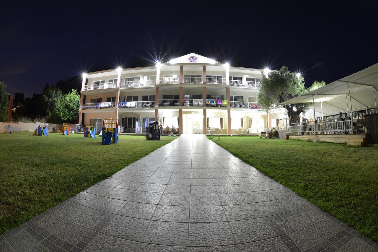 Crown Aparthotel