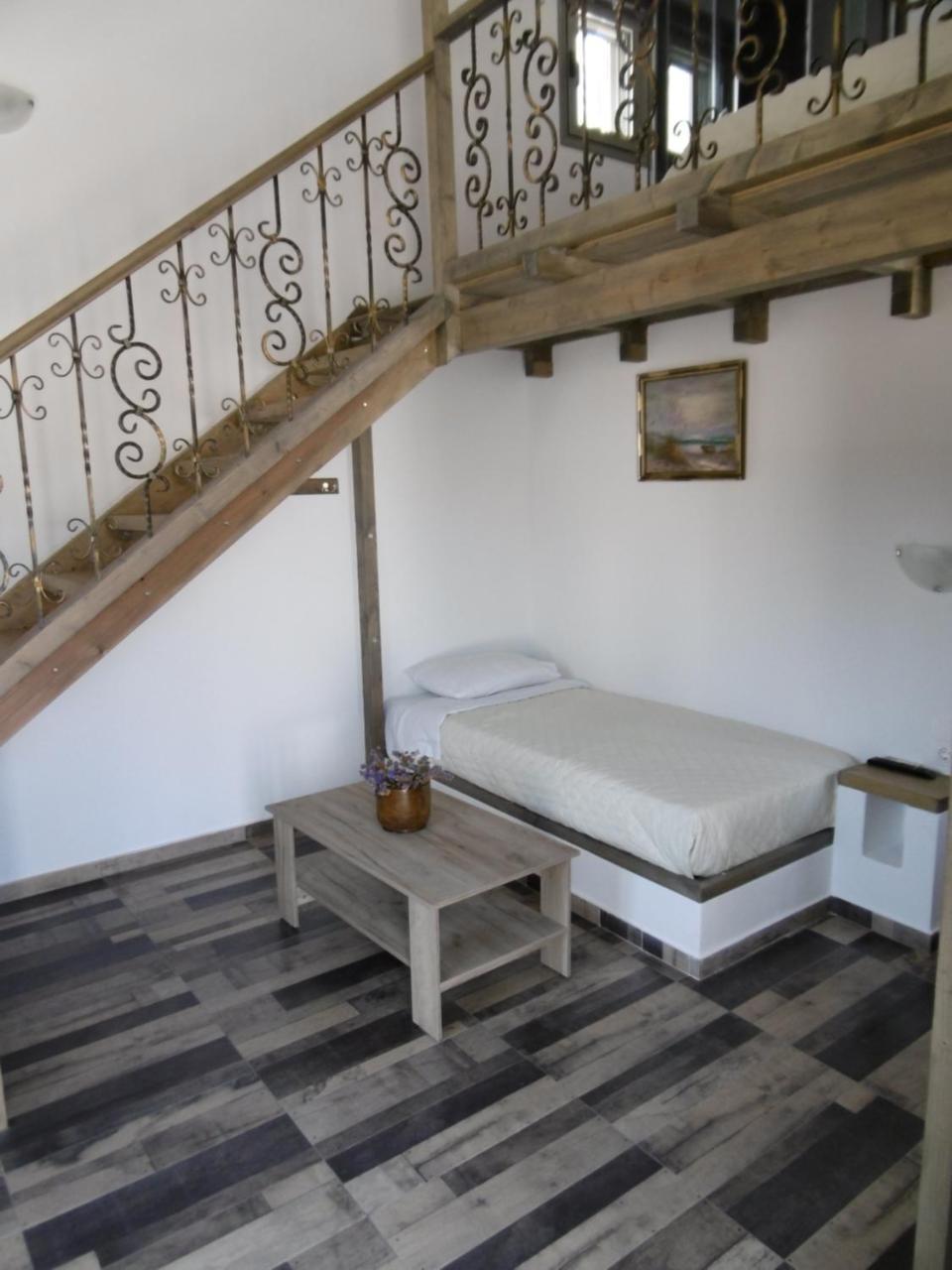 Koxilas Studios Guest house