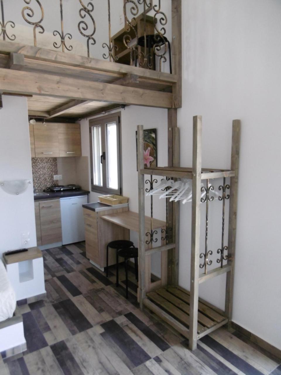 Koxilas Studios * Skyros