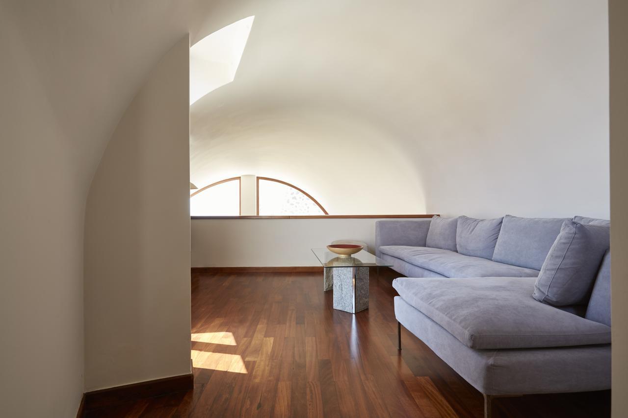 Periscope Villa