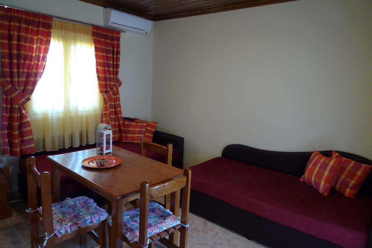 Haus Platanos & By The Sea Apartment *