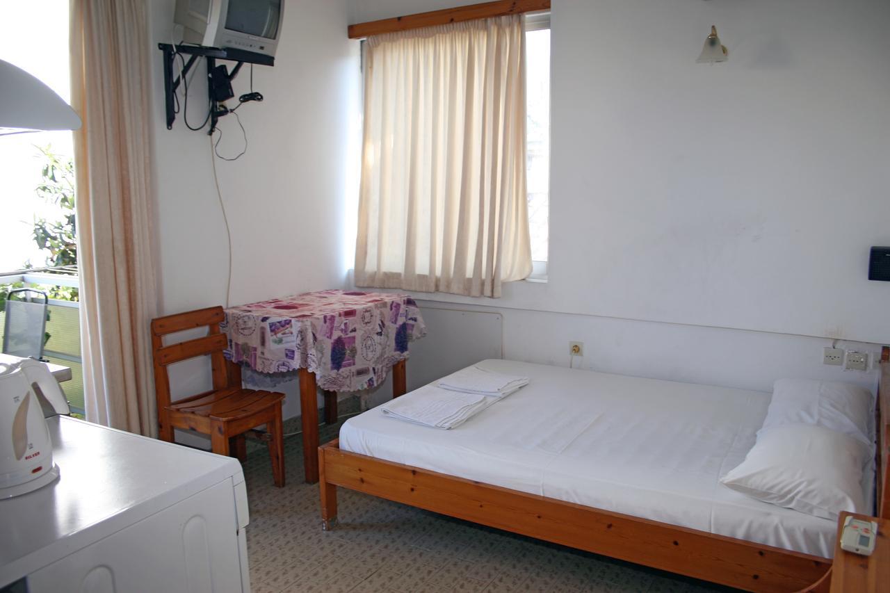 Manos Apartment