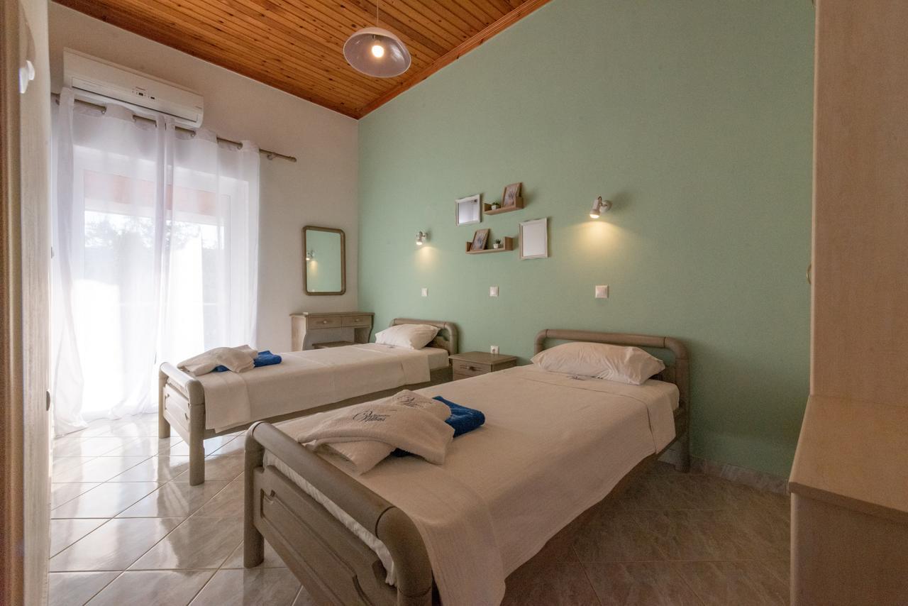 Tasos Koutsoubos Apartment *