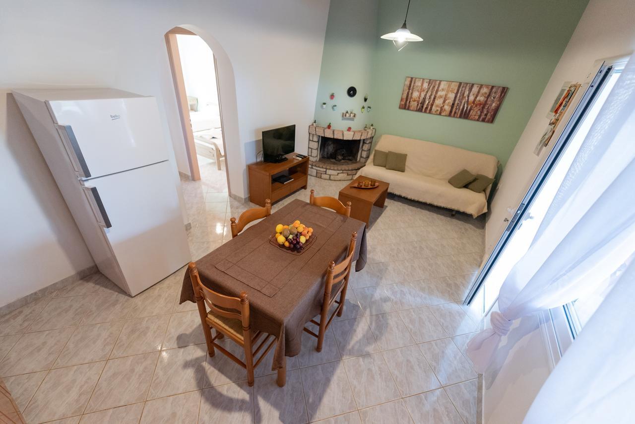 Tasos Koutsoubos Apartment *