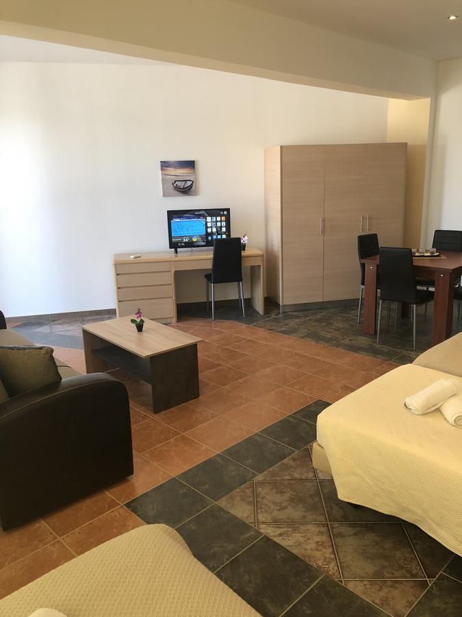 Aparthotel River's