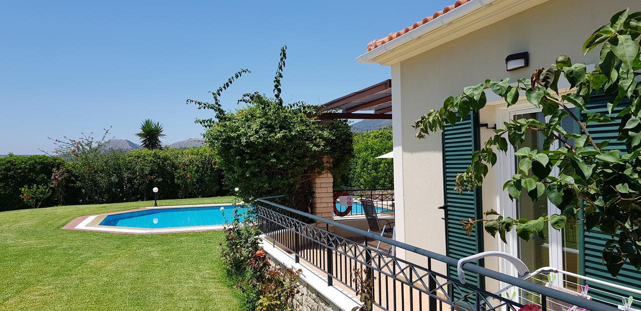 Trapezaki Villas