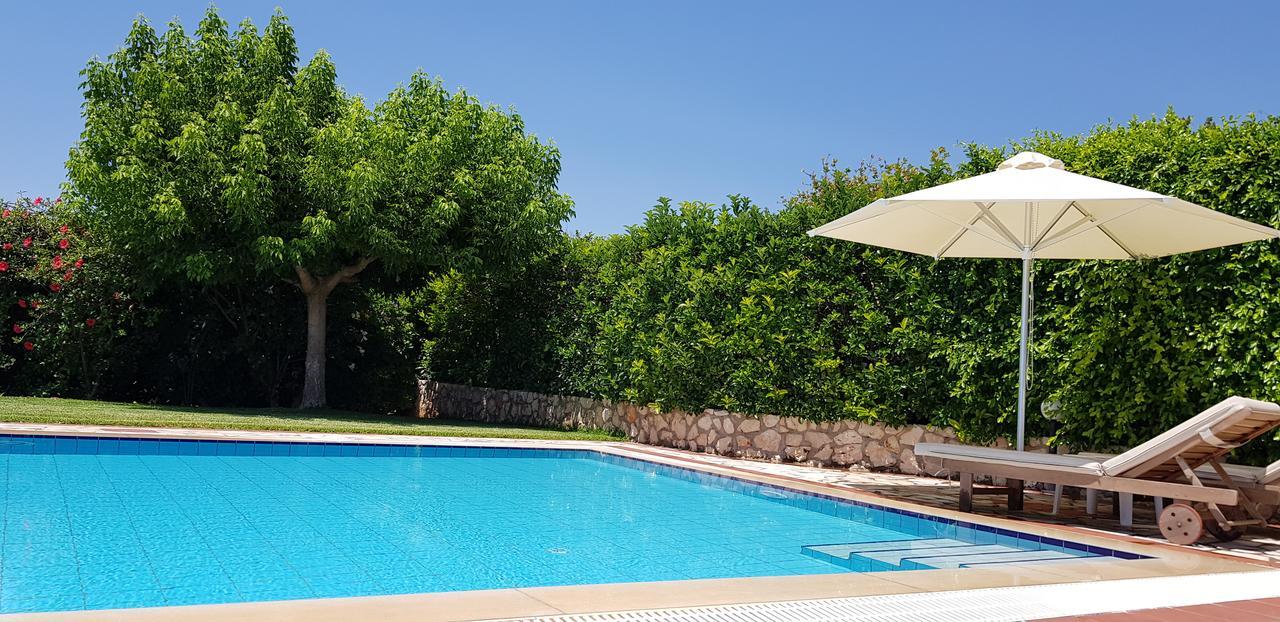Trapezaki Villas *