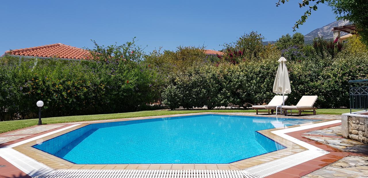 Trapezaki Villas *