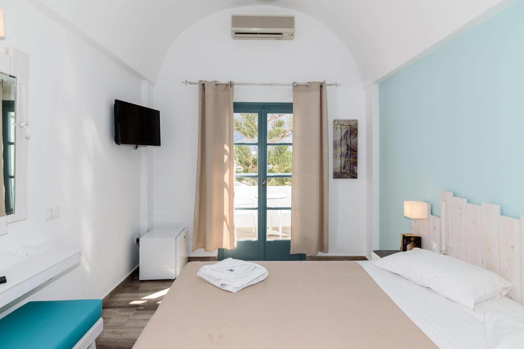 Iris Boutique Kamari (Santorini)