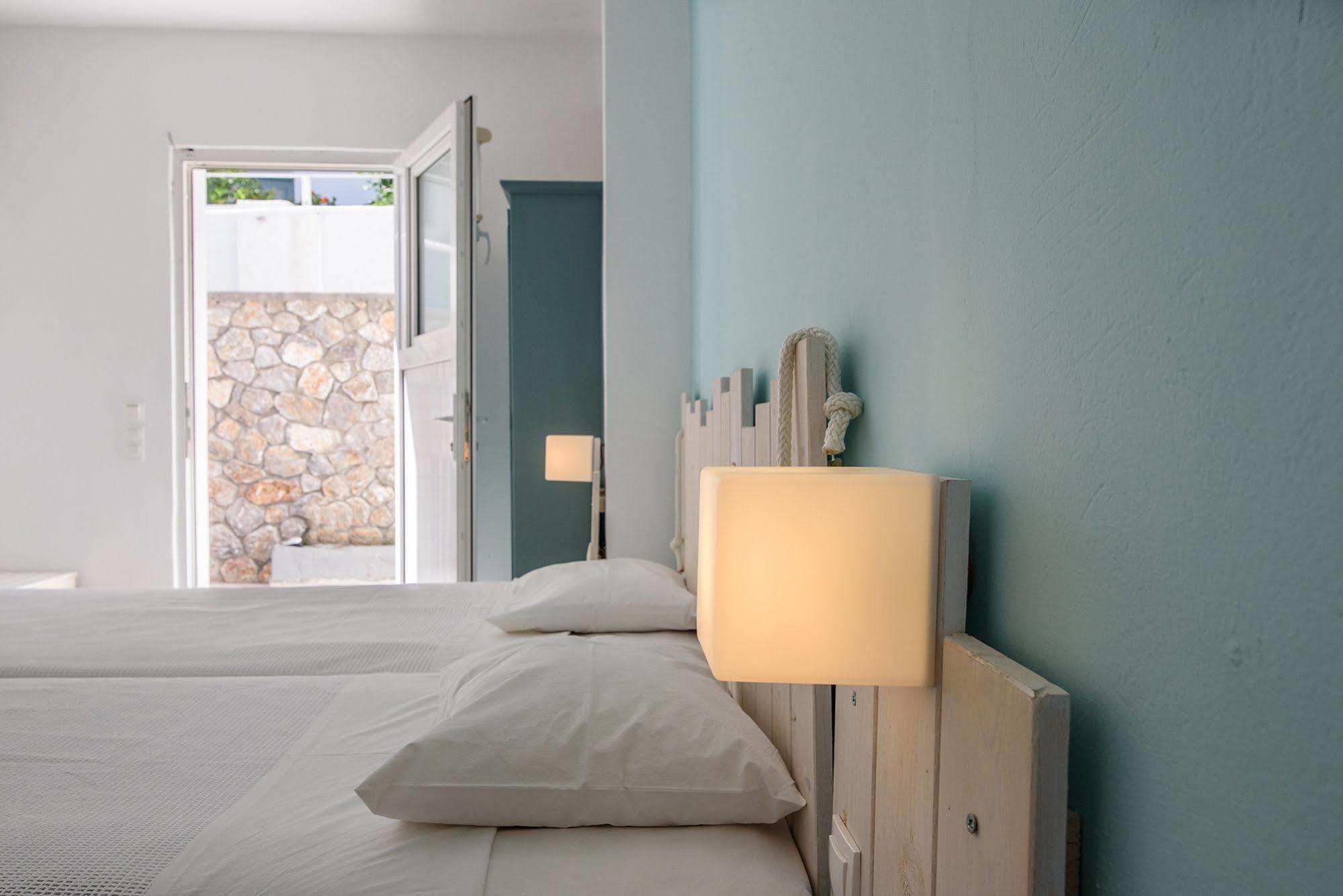 Hotel Iris Boutique Kamari (Santorini)