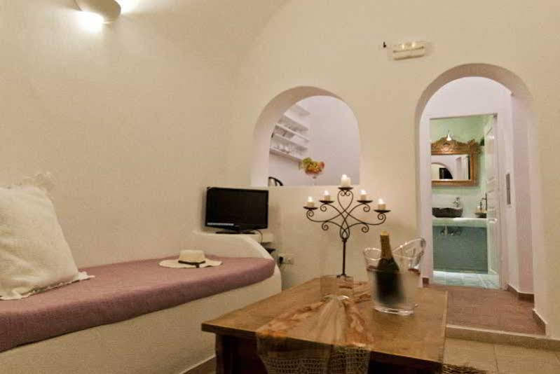 Afroessa A Class 4* Imerovigli (Santorini)