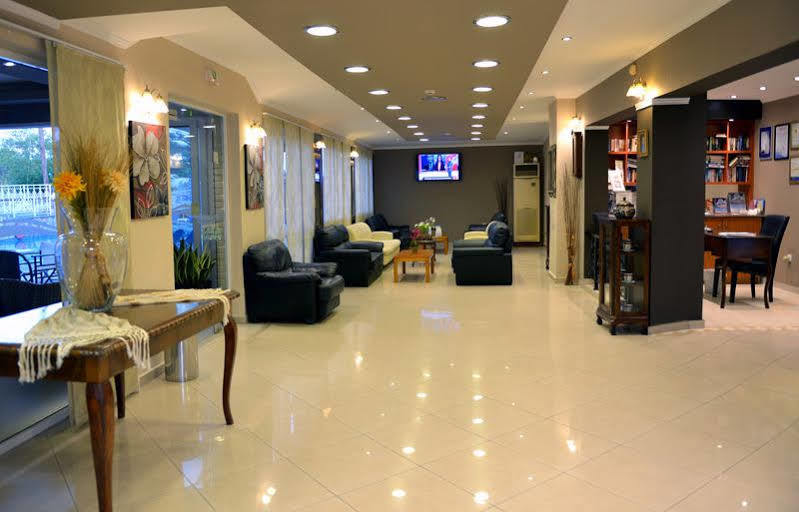 Planos Beach Aparthotel