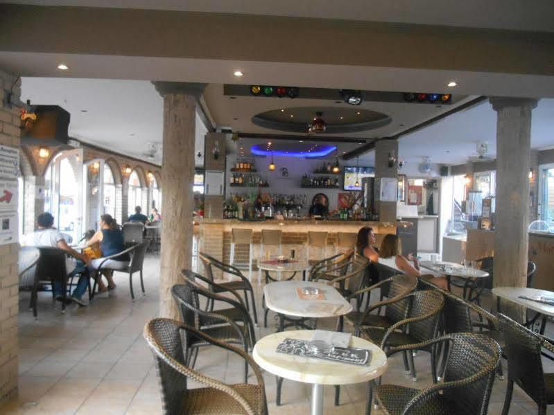Planos Beach Aparthotel