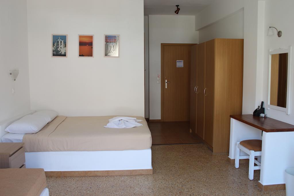 Kamari Hotel 2*