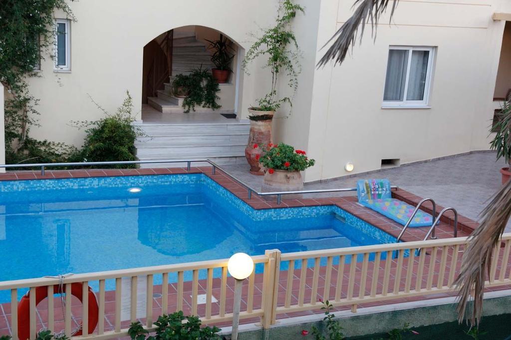 Aparthotel Lambrinos