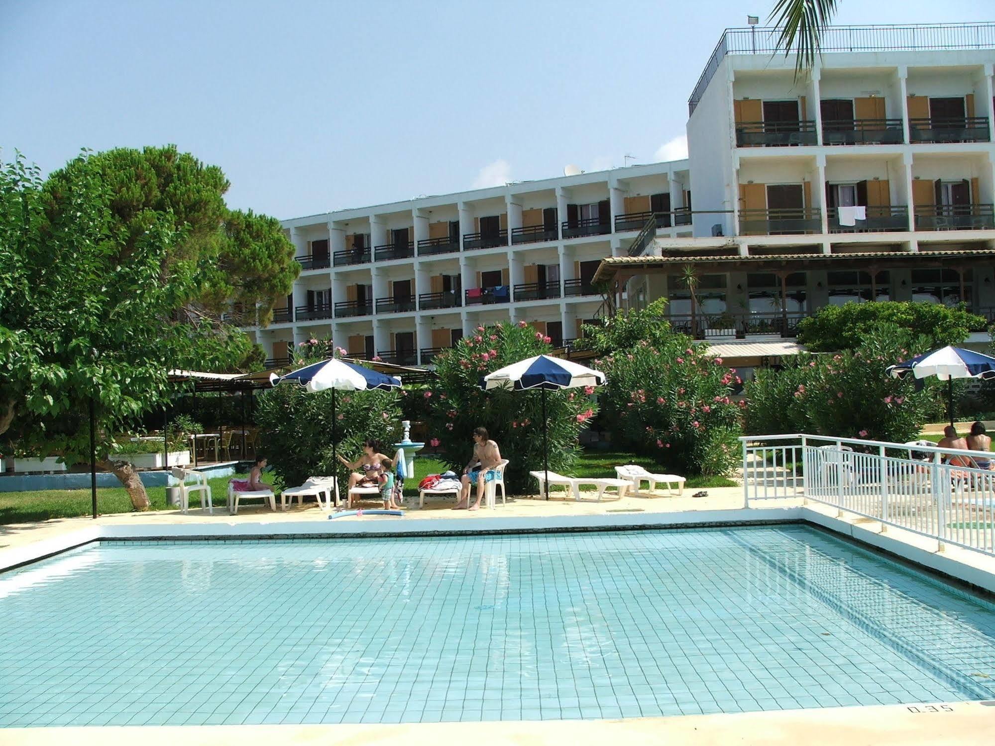 Irinna Hotel 3*
