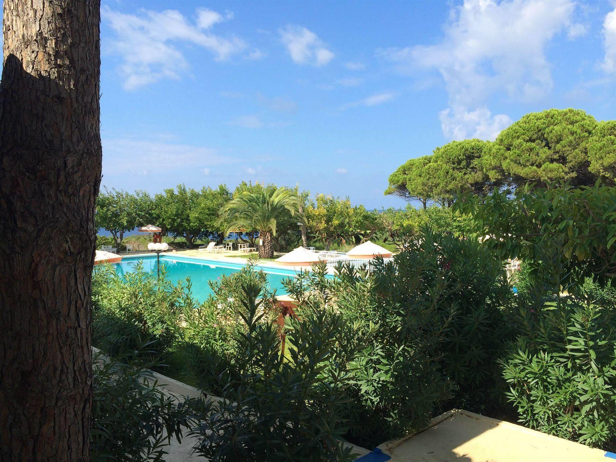 Irinna Hotel 3*