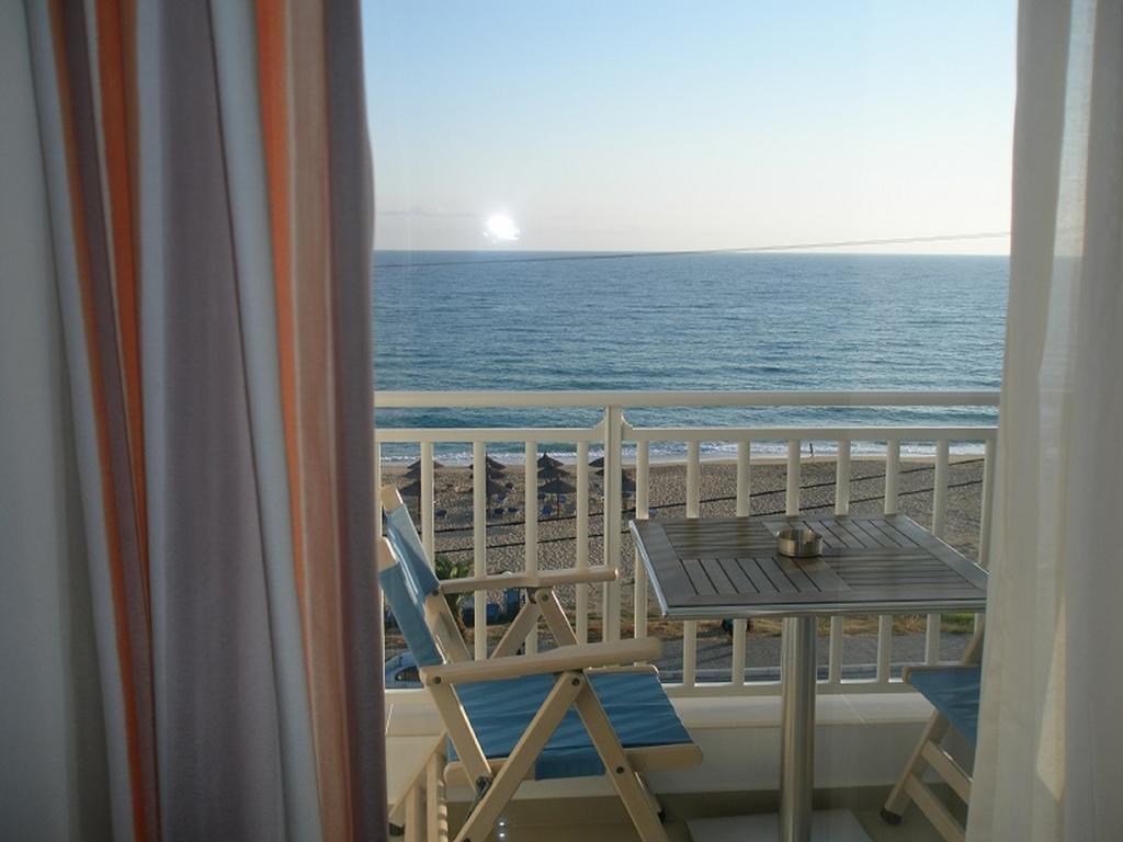Aparthotel Haris And Paralia Vrachou