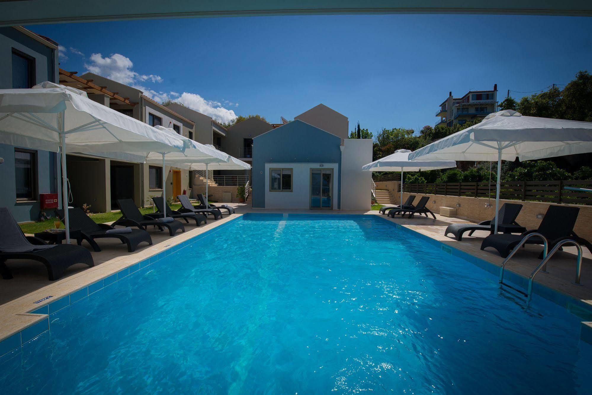 Mantinia Bay Aparthotel 3*