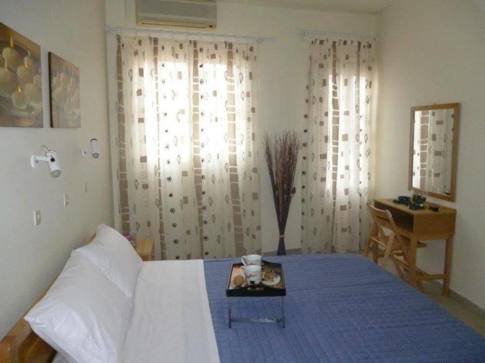 Maravelia's Guest house *