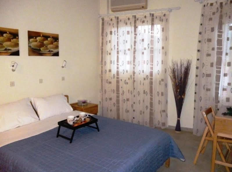Maravelia's Guest house *