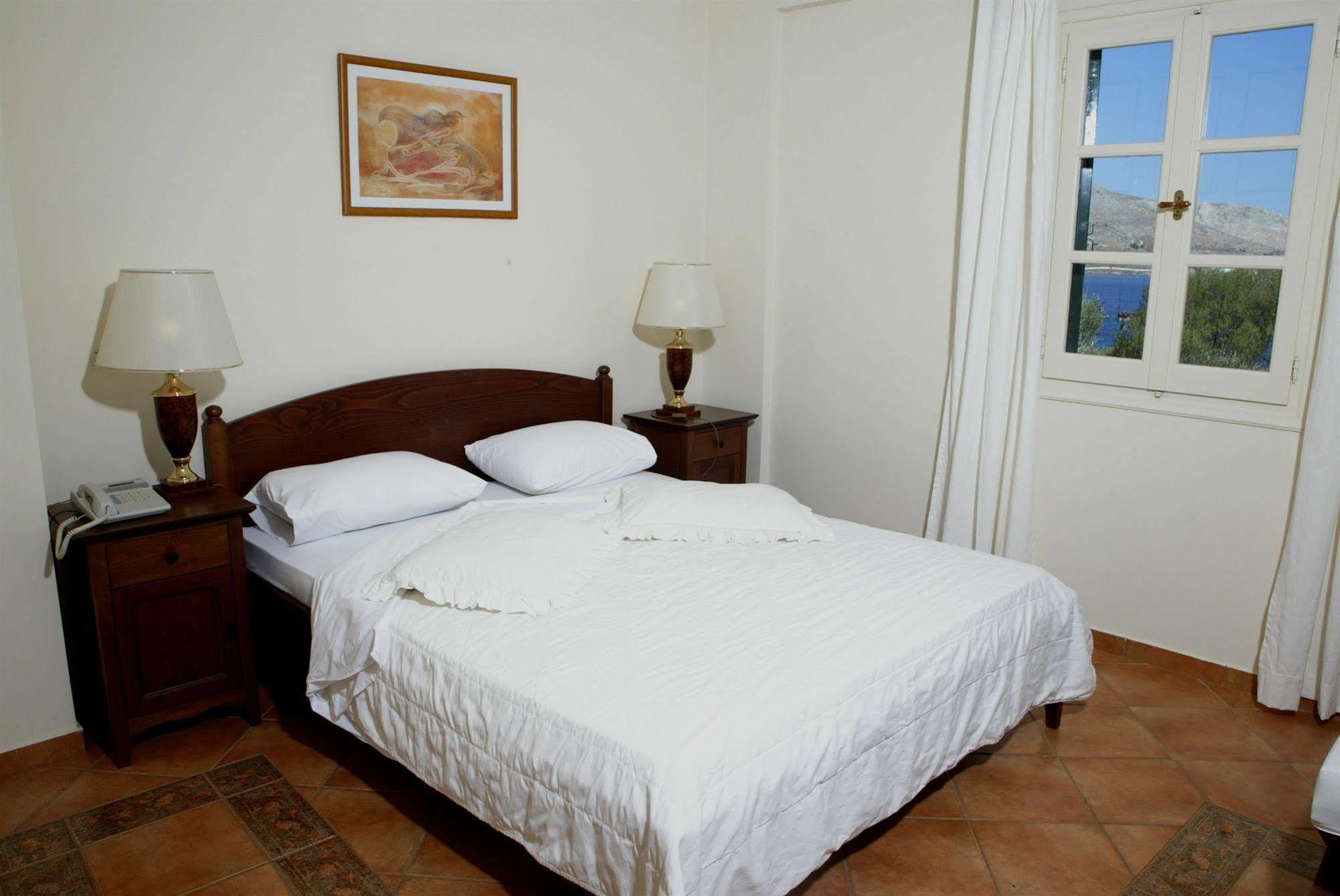 Crithoni's Paradise Hotel 4*