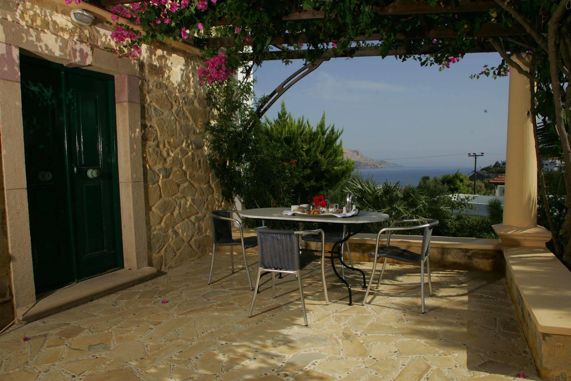Crithoni's Paradise Hotel 4*