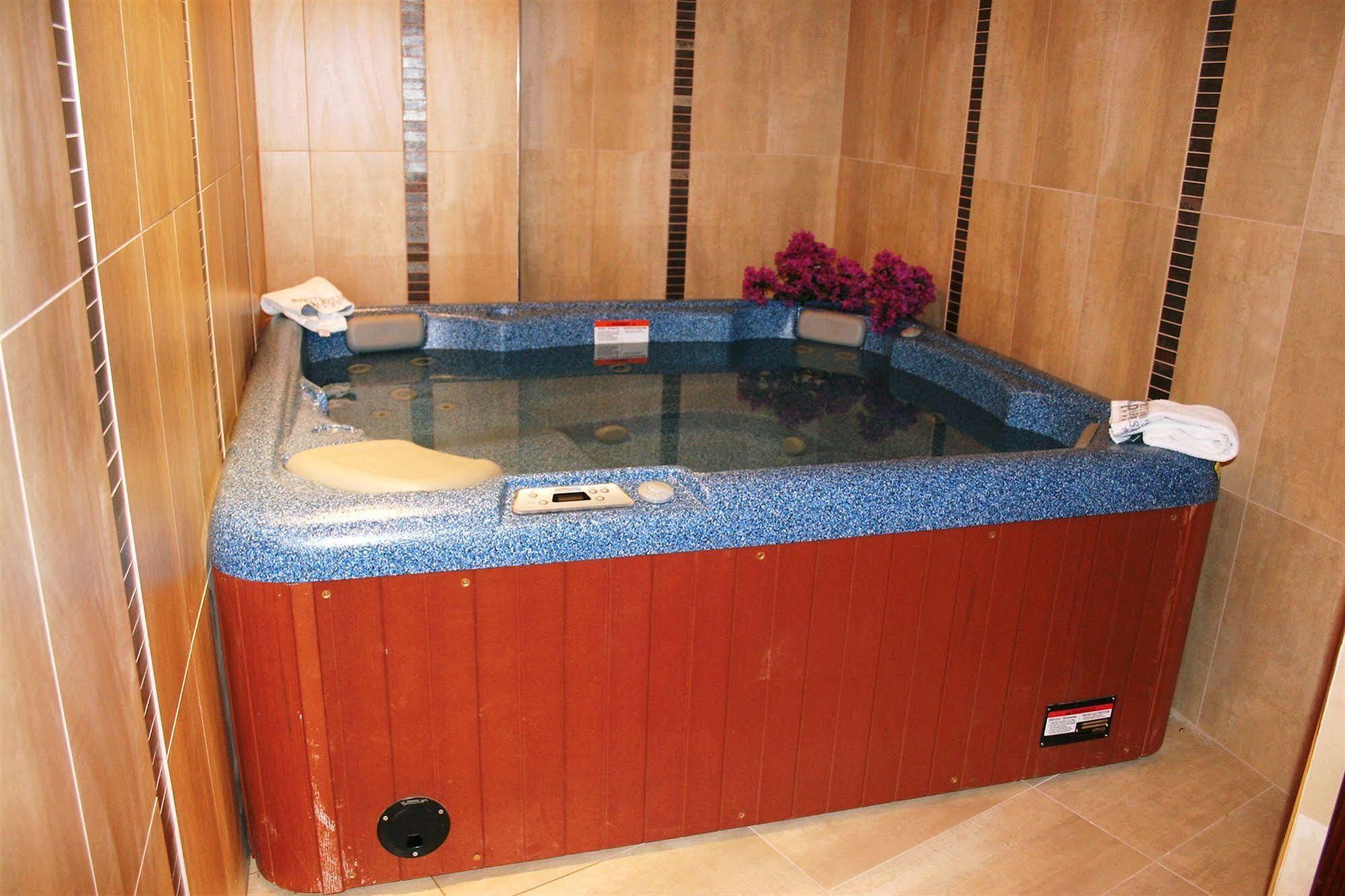 Crithoni's Paradise Hotel 4*