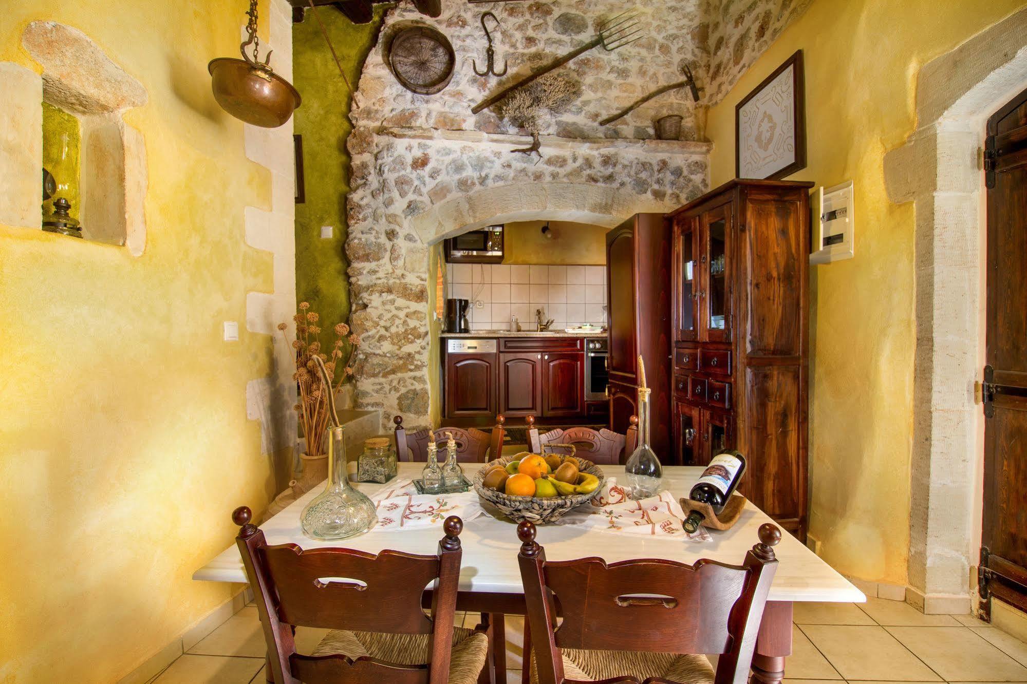Traditional Aparthotel Samonas