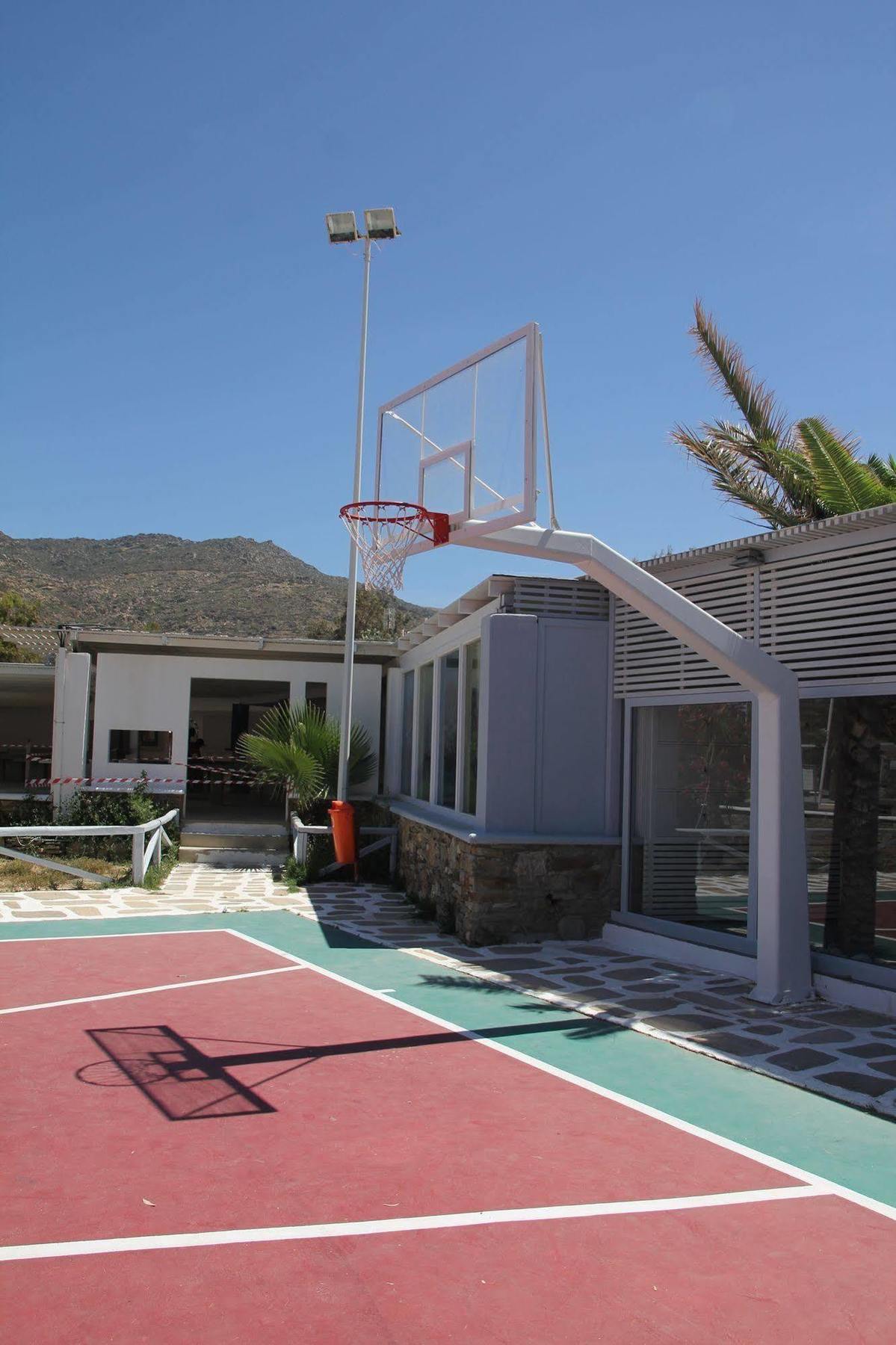 Far Out Village Hotel 3*