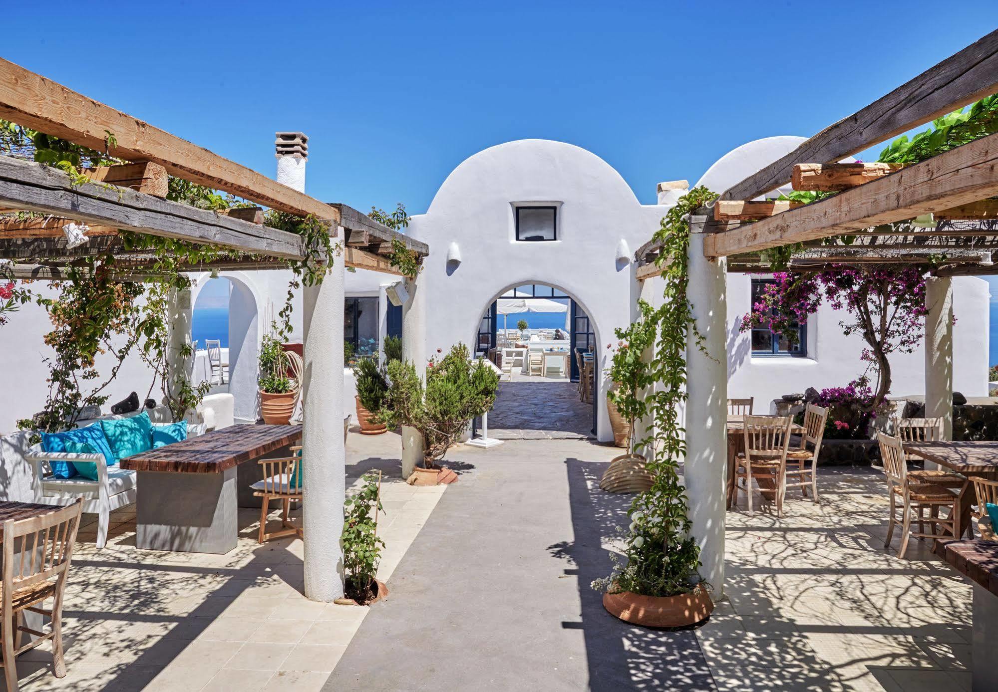 Memories 3* Foinikia (Santorini)