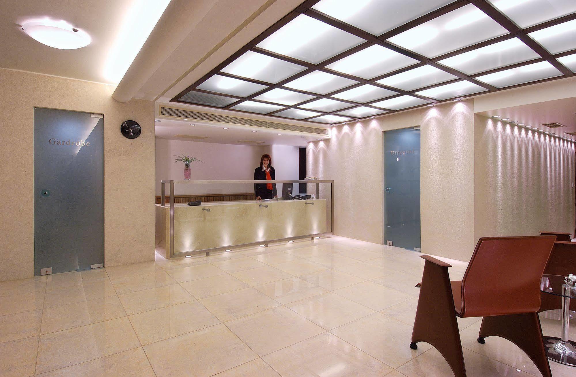 Atrion 3*