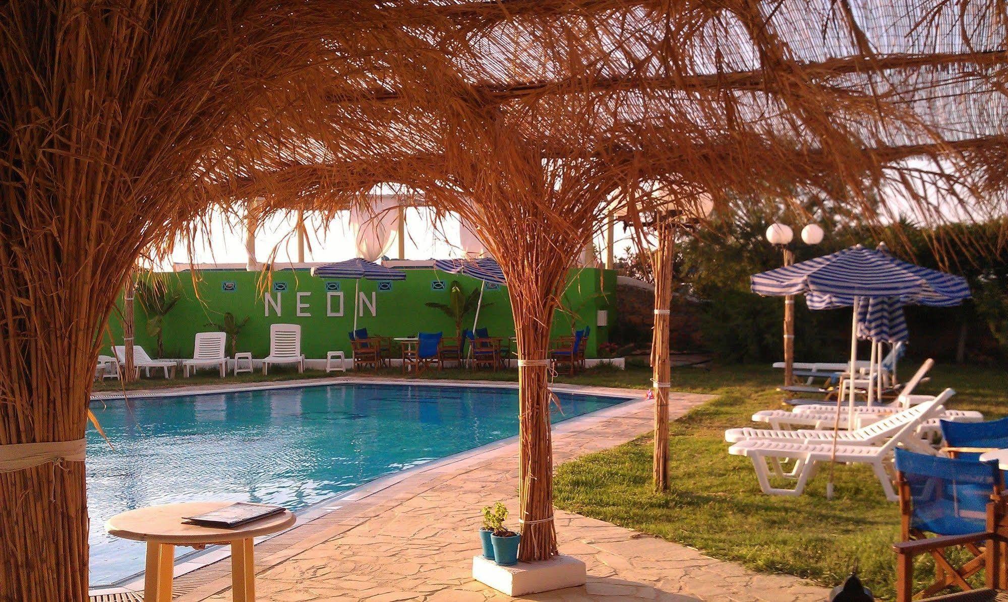 Neon Stalida