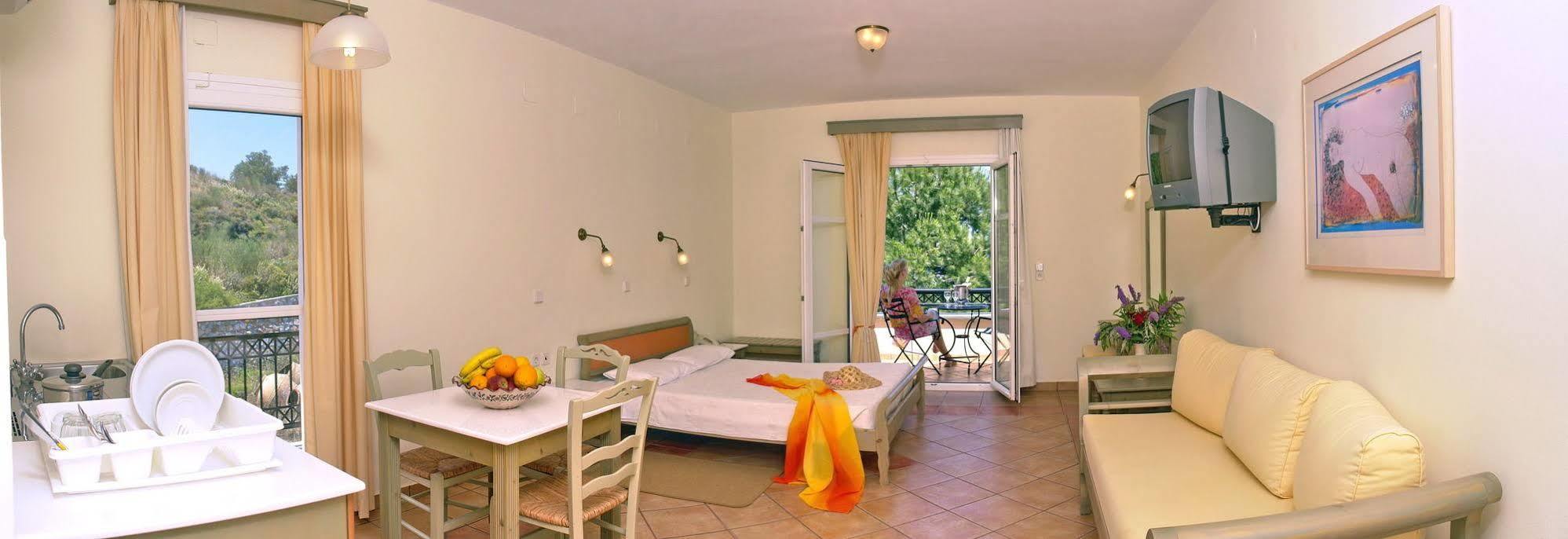 Aparthotel Panselinos