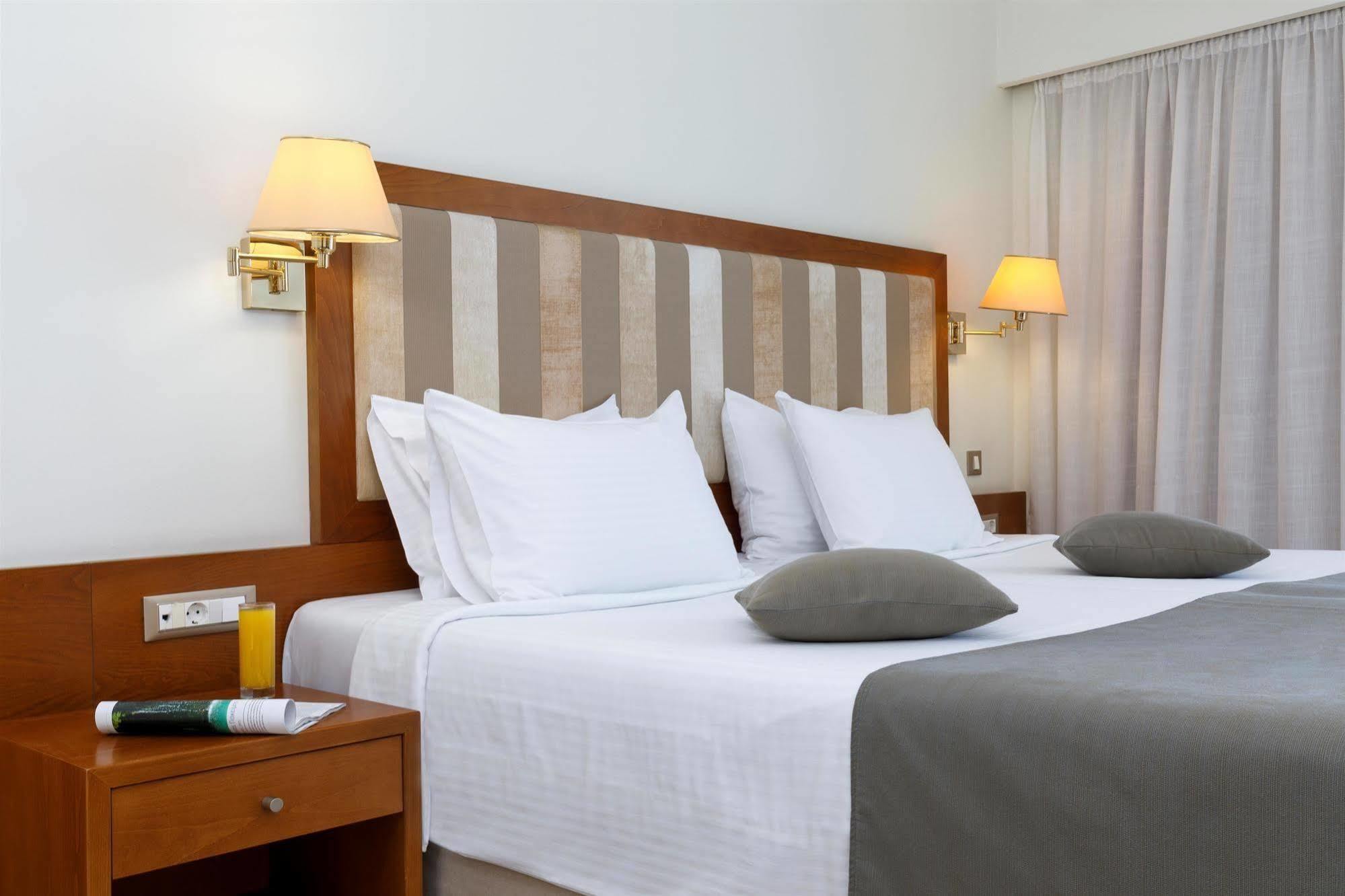 Hotel Western Plaza 4*