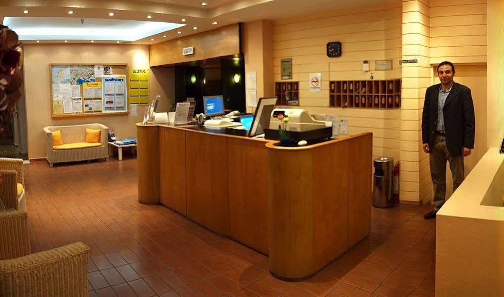 Caravel Aparthotel 3*