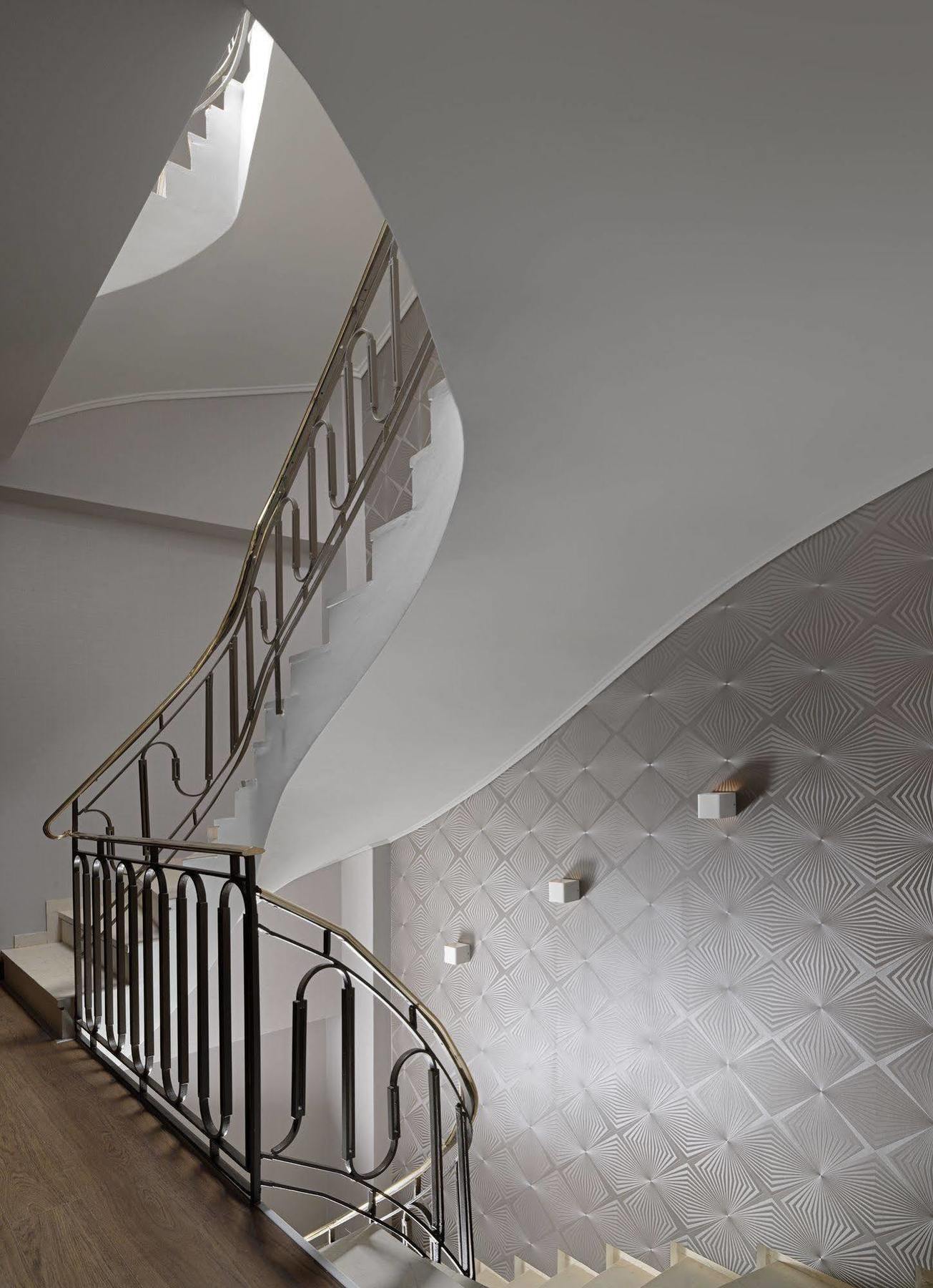 Holiday Suites Hotel 4*