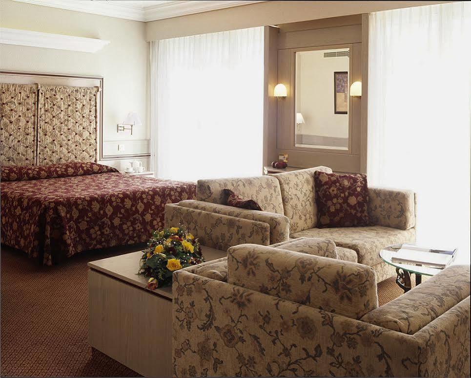Holiday Suites