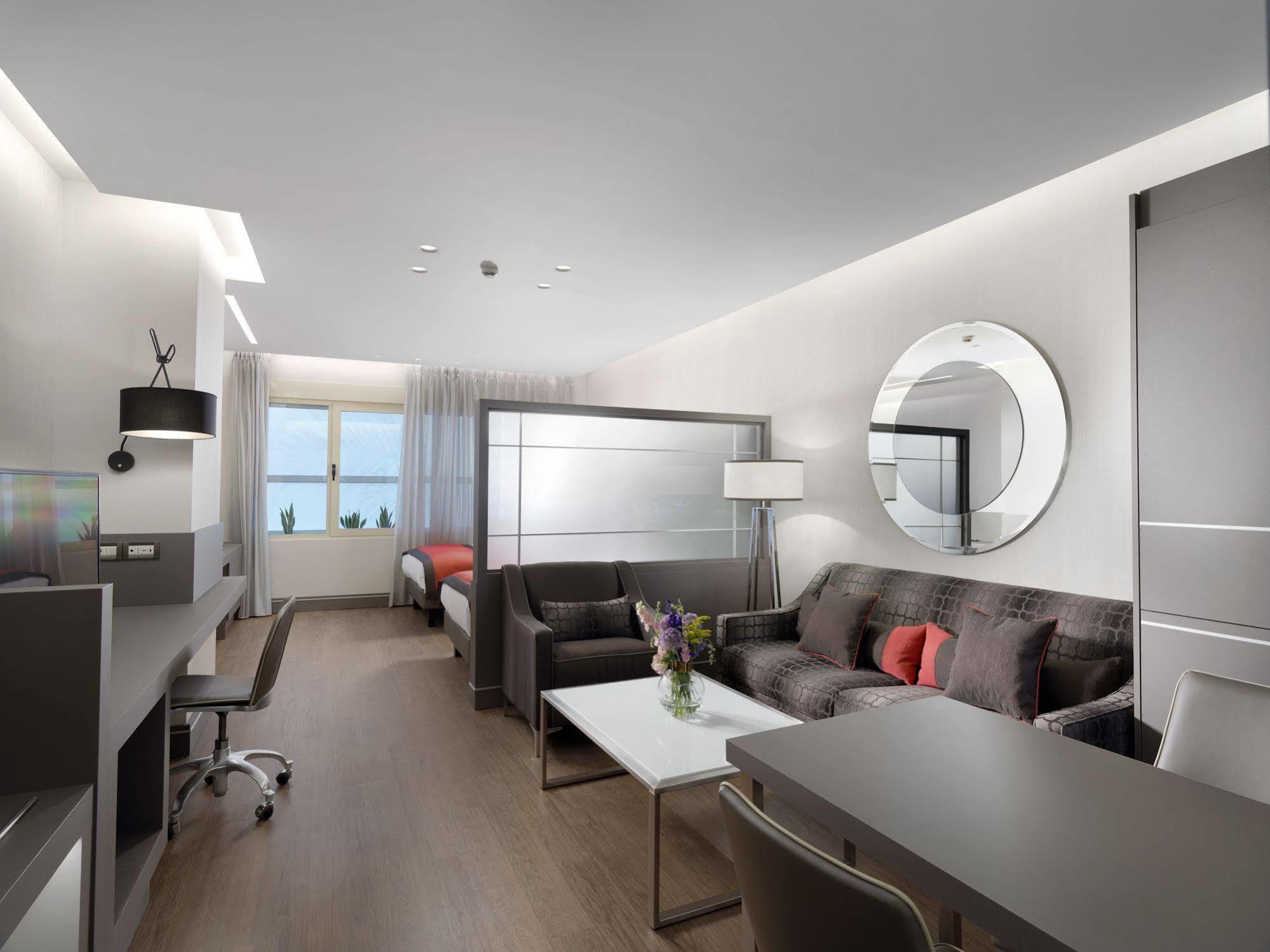 Hotel Holiday Suites
