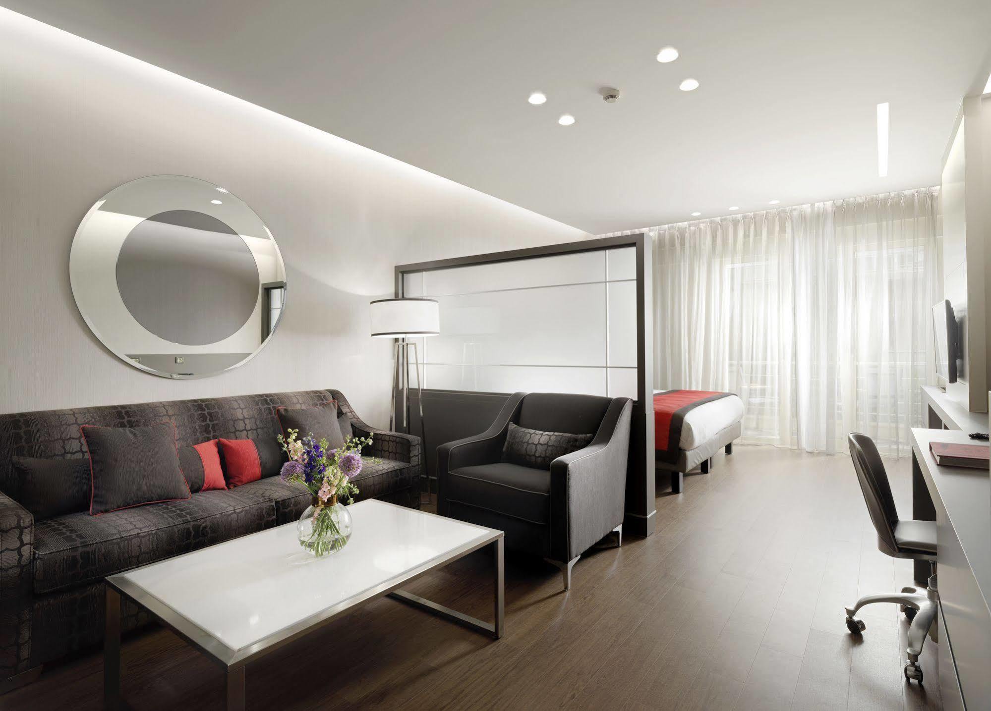 Holiday Suites Hotel