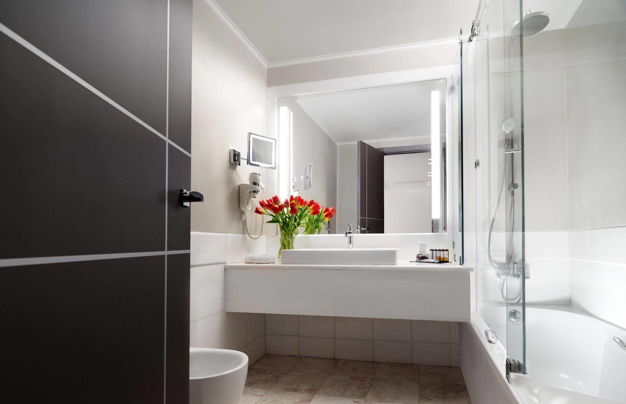 Holiday Suites Hotel