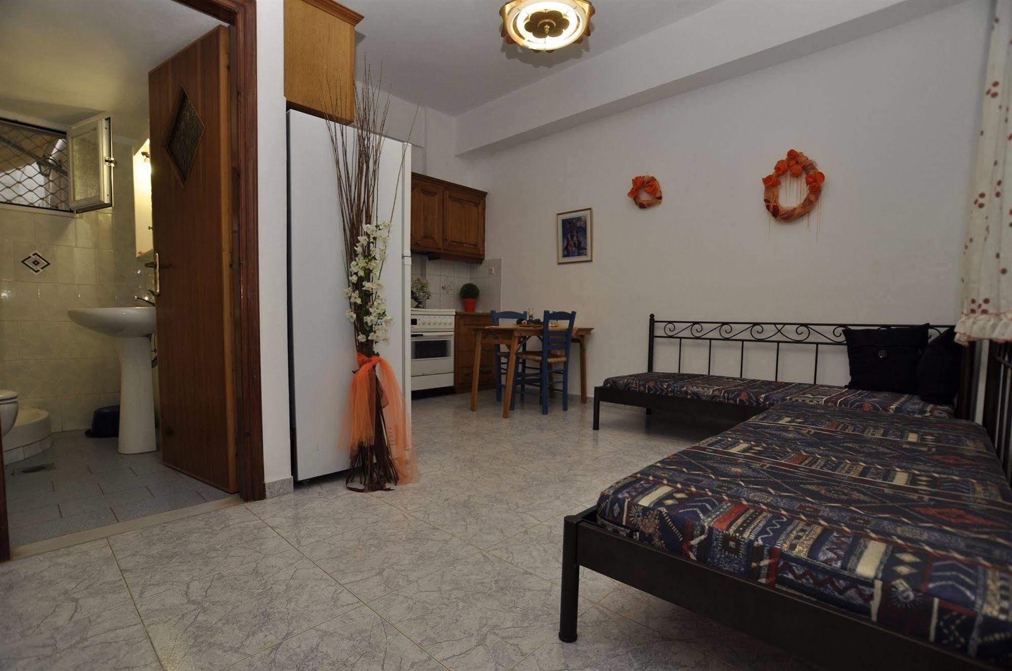 Aparthotel Manos Megas Gialos - Nites