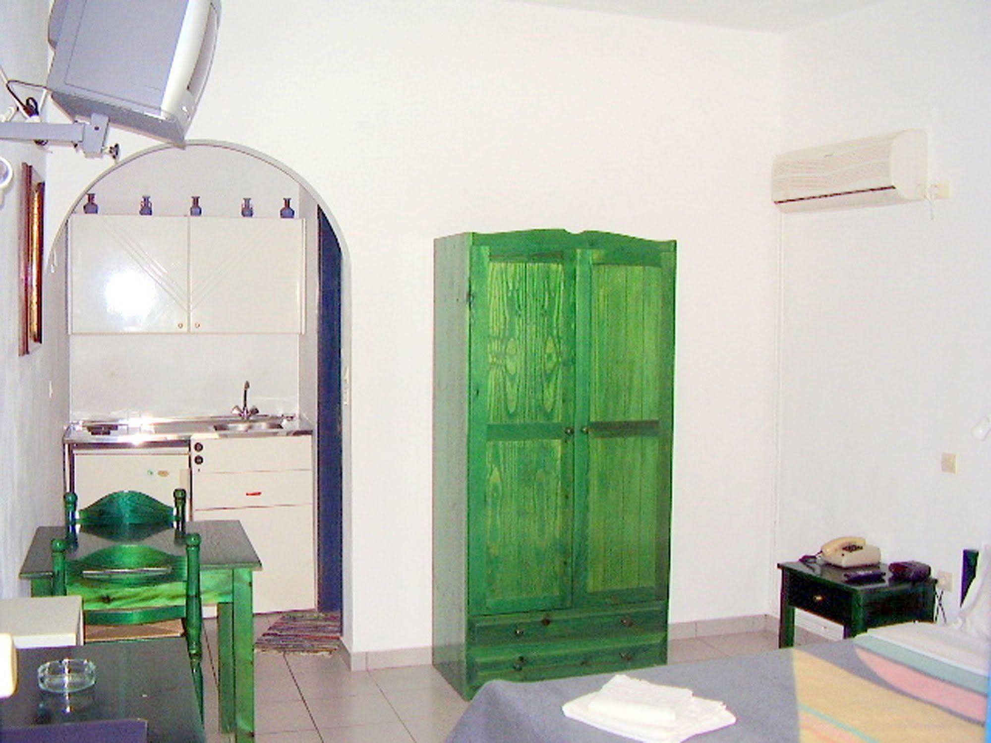 Aparthotel Ikaros &