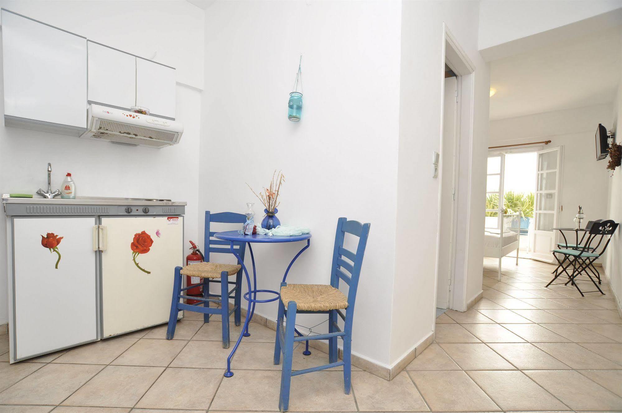 Manos Aparthotel 3*